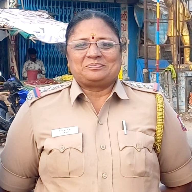 பெண் ஆய்வாளர்  பணி நீக்கம்