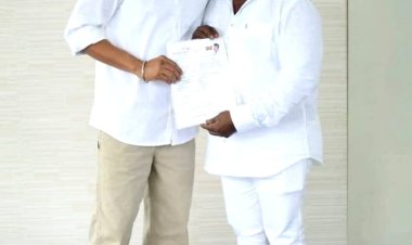 நாமக்கல் மாவட்டம் திருச்செங்கோட்டில் தமிழக வெற்றி கழகத்தின் பெண் நிர்வாகி வீட்டில் அத்துமீறி நுழைந்ததாக கூறி சமூக வலைதளங்களில் ஒரு வீடியோ வெளியான நிலையில் தமிழக வெற்றி கழகத்தின் கிழக்கு மாவட்ட செயலாளராக இருந்து வரும் செந்தில்நாதன் என்பவரை தற்காலிகமாக தமிழக வெற்றி கழகத்திலிருந்து அக்கட்சியின் பொதுச்செயலாளர் ஆனந்த் நீக்கி உள்ளதாக தகவல்கள் கூறப்படுகிறது