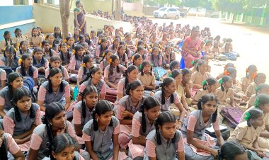 பயிற்சியும் முயற்சியும் செய்தால் கணிதம் இனிக்கும் தேசிய கணிதத்தின விழாவில் தகவல்  புதுக்கோட்டை கூடல் நகரில் இயங்கி வரும் தமிழ்நாடு அறிவியல் ஆராய்ச்சி கழக தன்னார்வ நிறுவனத்தின் சார்பில் தேசிய கணித தின விழா தெம்மாவூர் அரசு உயர்நிலைப் பள்ளியில் நடத்தப்பட்டது.