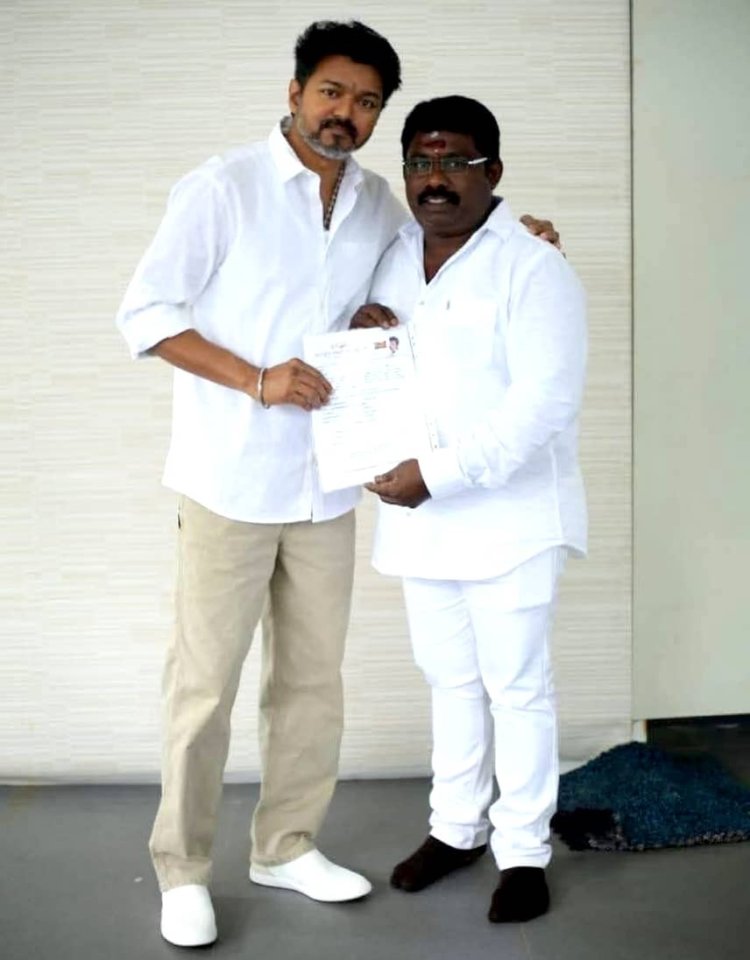 நாமக்கல் மாவட்டம் திருச்செங்கோட்டில் தமிழக வெற்றி கழகத்தின் பெண் நிர்வாகி வீட்டில் அத்துமீறி நுழைந்ததாக கூறி சமூக வலைதளங்களில் ஒரு வீடியோ வெளியான நிலையில் தமிழக வெற்றி கழகத்தின் கிழக்கு மாவட்ட செயலாளராக இருந்து வரும் செந்தில்நாதன் என்பவரை தற்காலிகமாக தமிழக வெற்றி கழகத்திலிருந்து அக்கட்சியின் பொதுச்செயலாளர் ஆனந்த் நீக்கி உள்ளதாக தகவல்கள் கூறப்படுகிறது