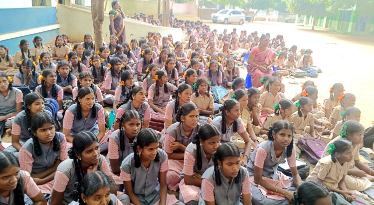 பயிற்சியும் முயற்சியும் செய்தால் கணிதம் இனிக்கும் தேசிய கணிதத்தின விழாவில் தகவல்  புதுக்கோட்டை கூடல் நகரில் இயங்கி வரும் தமிழ்நாடு அறிவியல் ஆராய்ச்சி கழக தன்னார்வ நிறுவனத்தின் சார்பில் தேசிய கணித தின விழா தெம்மாவூர் அரசு உயர்நிலைப் பள்ளியில் நடத்தப்பட்டது.