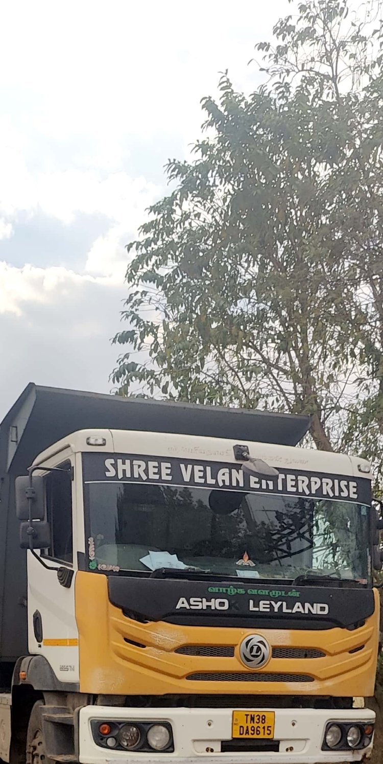 கனிமவள கொள்ளையால் பல உயிர்களை பறித்து வரும் கனரக வாகனங்கள், அந்த வாகனங்களால் வடவாளம் பஞ்சாயத்திற்கு எந்த ஒரு பிரயோஜனமும் கிடையாது, இழப்பீடு என்பது உயிர் மட்டுமே, அந்த வழியாக வரும் வாகனங்கள் அனைத்தும் கரிகாழன் மற்றும் ராமன்சந்திரனுக்கு உரியதாம் உண்மையா?