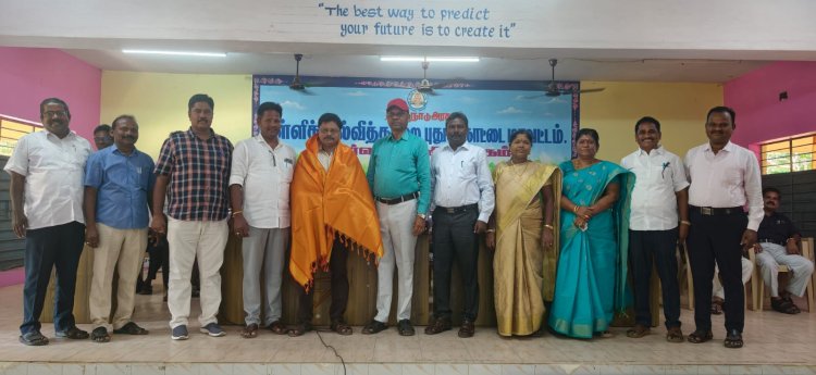 முதன்மைக்கல்வி அலுவலக வளாகத்தில் உள்ள தேர்வுக்கூட அரங்கில் புதுக்கோட்டை மாவட்டத்தில் உள்ள அரசு மற்றும் அரசு உதவி பெறும் உயர்நிலை, மேல்நிலைப் பள்ளிகளின் தலைமை ஆசிரியர்களுக்கு 2026-2027 - ம்  -publicsocialmedia.in நிறுவனர் மற்றும் வெளியிட்டாளர் வீ.வீரராகவன்